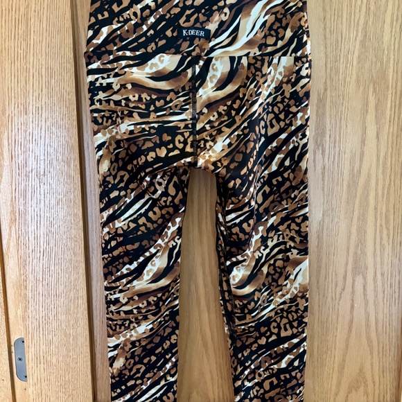 K-Deer Capri Legging Size Medium, Brown & Black Print - Picture 2 of 4